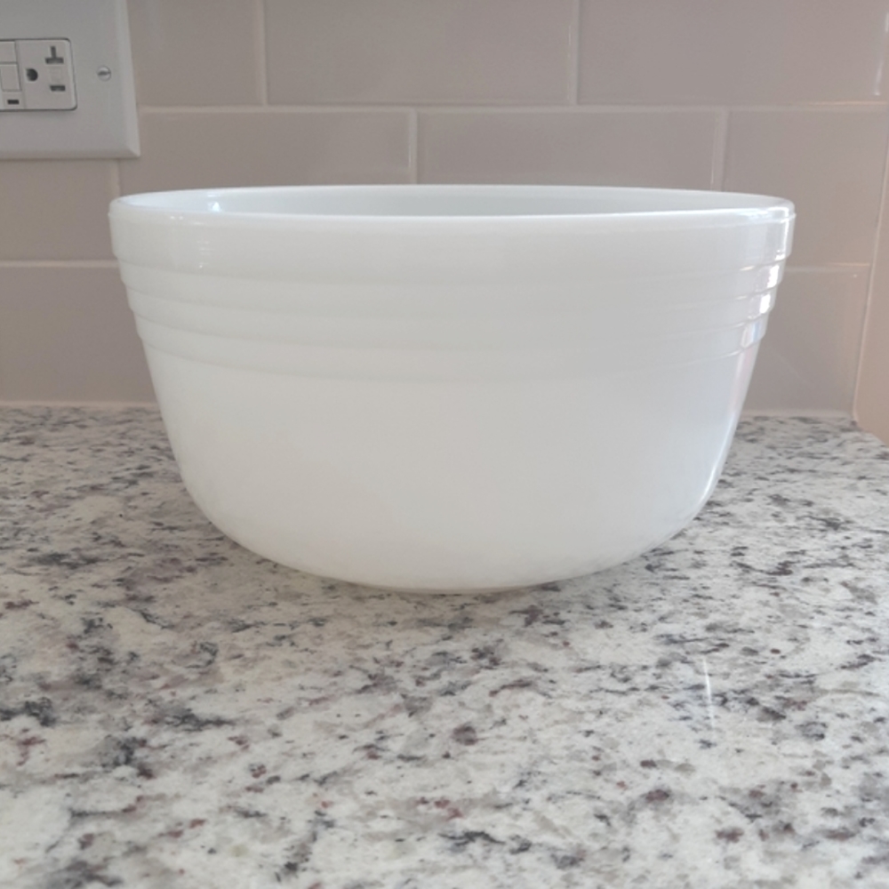 Pyrex Hamilton Beach mixing bowl